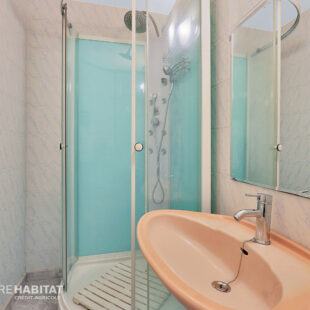 PLAIN PIED INDIVIDUEL AVEC GRAND TERRAIN CONSTRUCTIBLE.