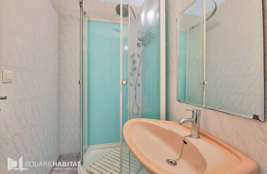 PLAIN PIED INDIVIDUEL AVEC GRAND TERRAIN CONSTRUCTIBLE.