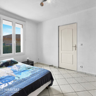 PLAIN PIED INDIVIDUEL AVEC GRAND TERRAIN CONSTRUCTIBLE.