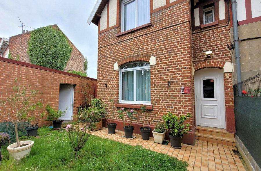 Maison semi individuelle jardin et garage Lille  Sous compromis 