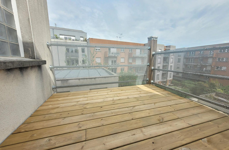 LILLE WAZEMMES : Type 3 lumineux avec terrasse en dernier étage