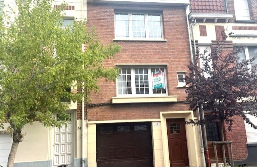 Belle maison de 1954 avec jardin et garage  Sous offre 