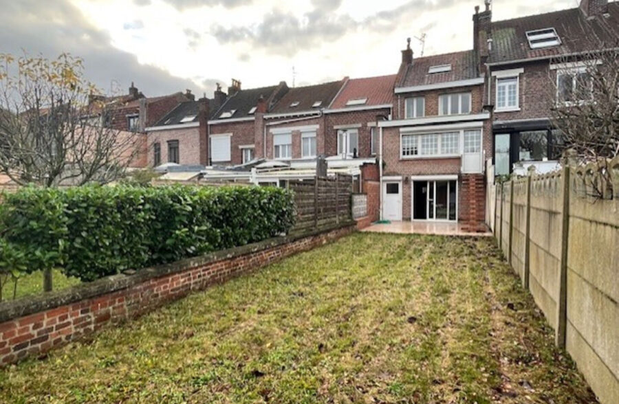 Belle maison de 1954 avec jardin et garage  Sous offre 