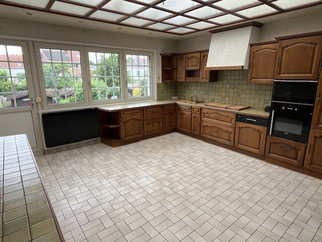 Belle maison de 1954 avec jardin et garage  Sous offre 