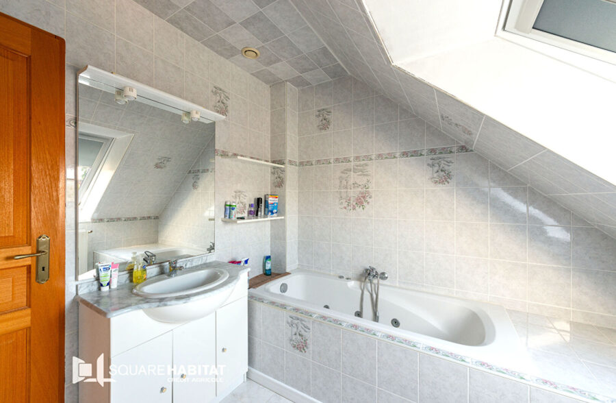 MAISON SEMI INDIVIDUELLE 4 CHAMBRES  Sous compromis 