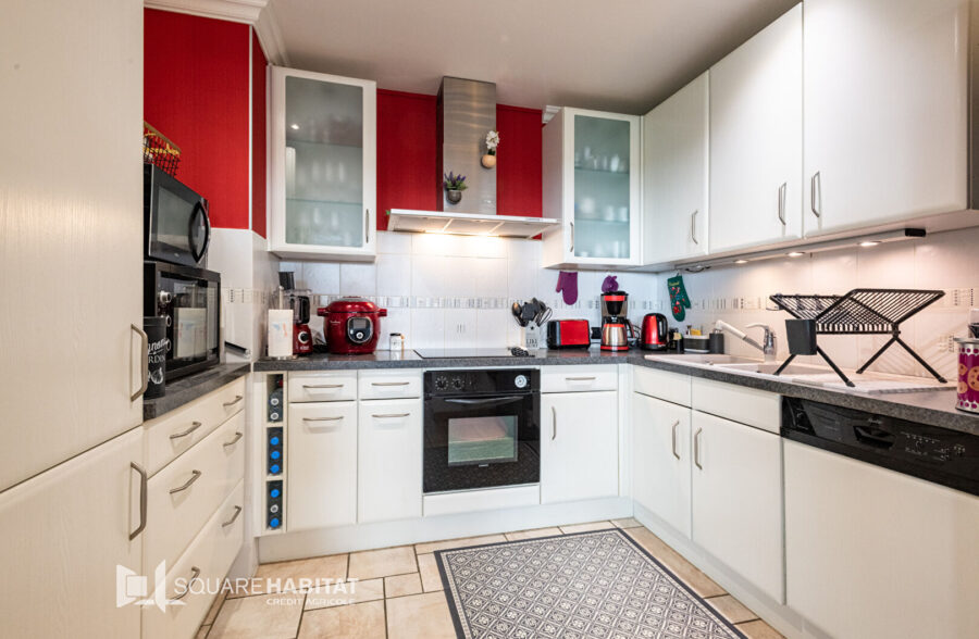 Vaste Appartement Lumineux – parking inclus