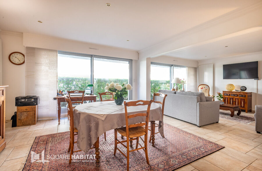 Vaste Appartement Lumineux – parking inclus