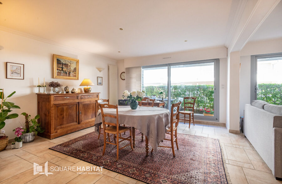Vaste Appartement Lumineux – parking inclus