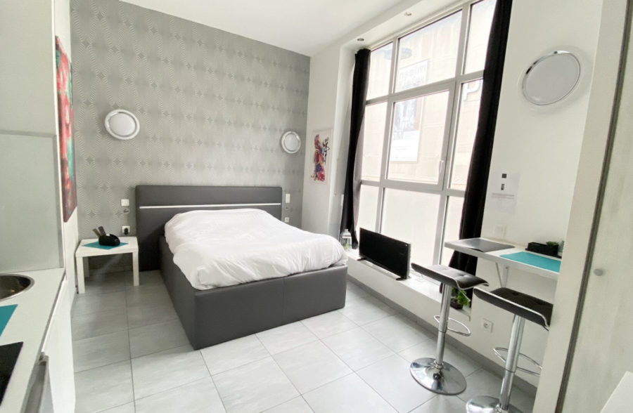 LILLE GRAND PLACE : APPARTEMENT DIVISE EN DEUX STUDIOS