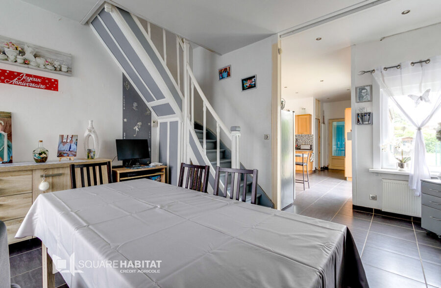 Maison semi-individuelle avec 2 chambres en rdc, grand jardin et grand parking