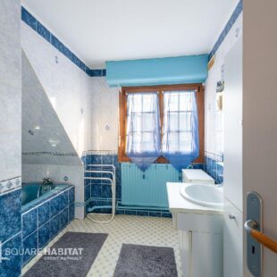 SQUARE HABITAT Anzin vous propose de venir découvrir cet Habitat semi individuel de 120m² au coeur de la commune de HERIN