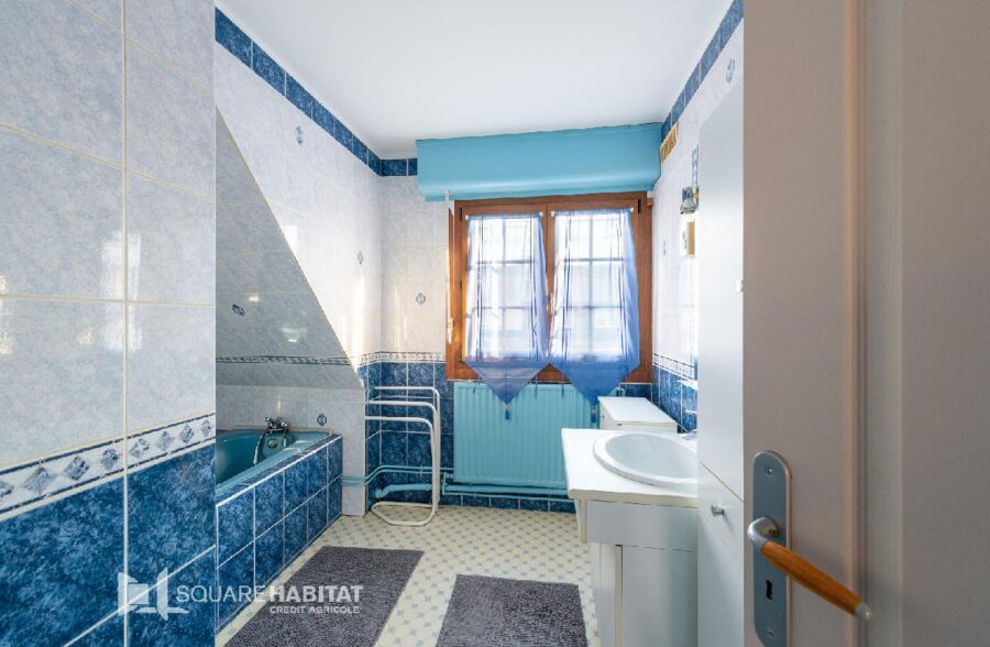 SQUARE HABITAT Anzin vous propose de venir découvrir cet Habitat semi individuel de 120m² au coeur de la commune de HERIN