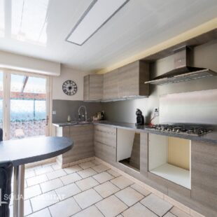 SQUARE HABITAT Anzin vous propose de venir découvrir cet Habitat semi individuel de 120m² au coeur de la commune de HERIN