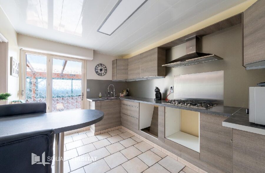 SQUARE HABITAT Anzin vous propose de venir découvrir cet Habitat semi individuel de 120m² au coeur de la commune de HERIN