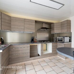 SQUARE HABITAT Anzin vous propose de venir découvrir cet Habitat semi individuel de 120m² au coeur de la commune de HERIN