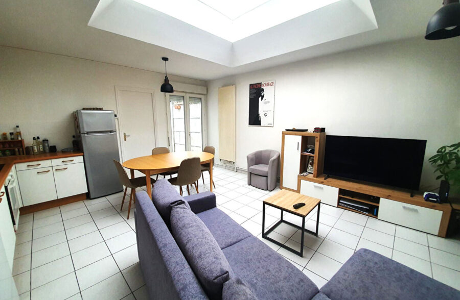 Appartement , deux chambres, garage et extérieur.