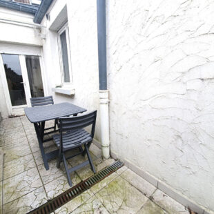 Appartement , deux chambres, garage et extérieur.