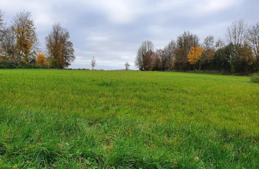 Terrain de 4577 m2 à HUMIERES