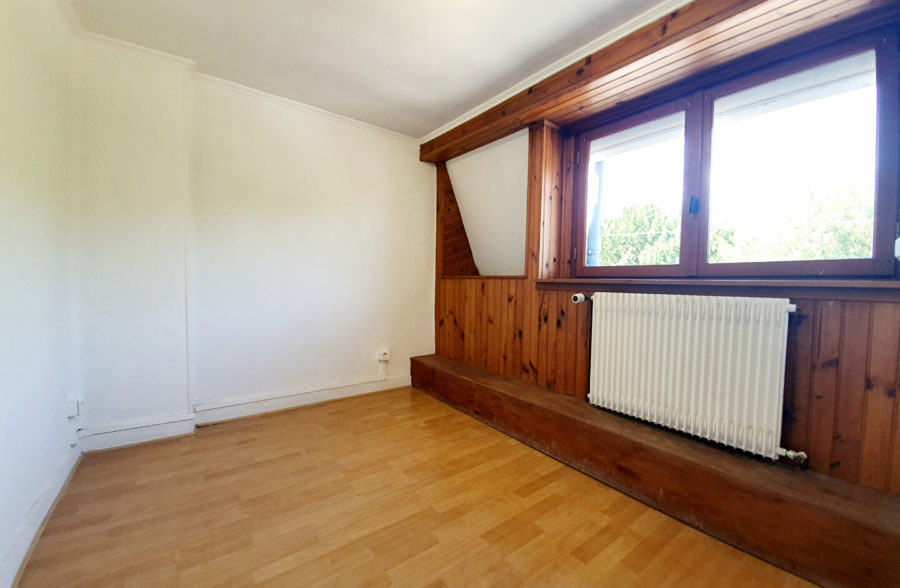 Maison  4 pièce(s) 105 m2  Sous compromis 