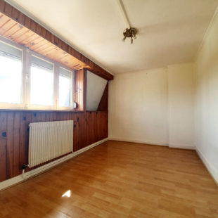 Maison  4 pièce(s) 105 m2  Sous compromis 