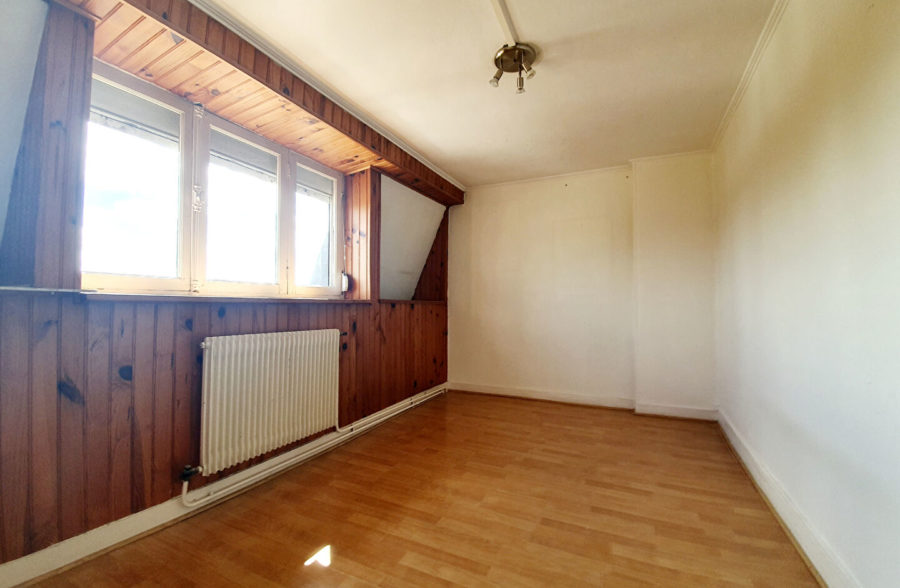 Maison  4 pièce(s) 105 m2  Sous compromis 