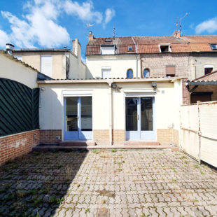 Maison  4 pièce(s) 105 m2  Sous compromis 