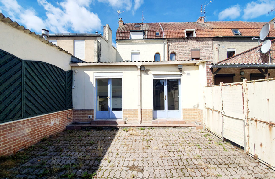 Maison  4 pièce(s) 105 m2  Sous compromis 