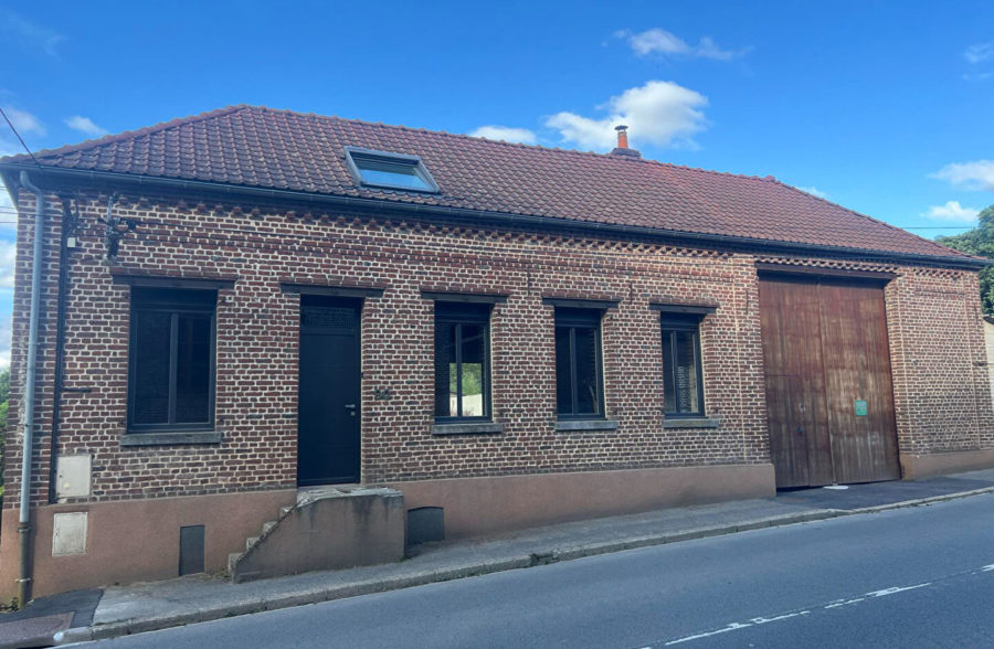 Longère rénovée, cachet de l’ancien 3 chambres jardin et garage. DPE C