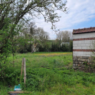 Terrain constructible de  2735m²