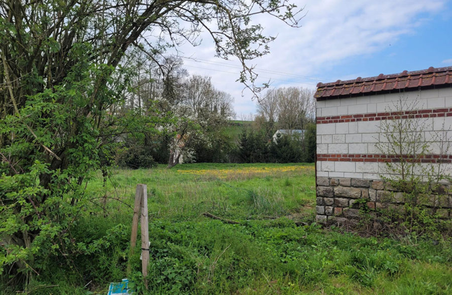 Terrain constructible de  2735m²