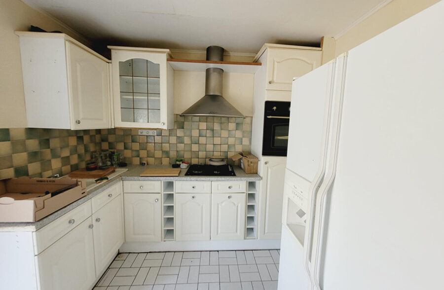 Ensemble immobilier comprenant surface commerciale et une maison