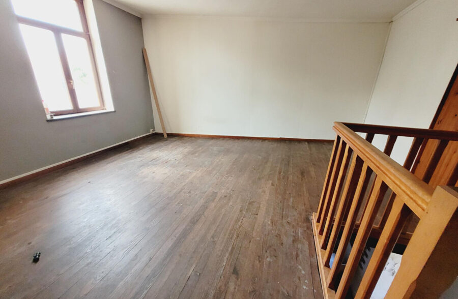 Ensemble immobilier comprenant surface commerciale et une maison