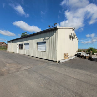 HANGAR COMMERCIAL/DE STOCKAGE avec bureaux