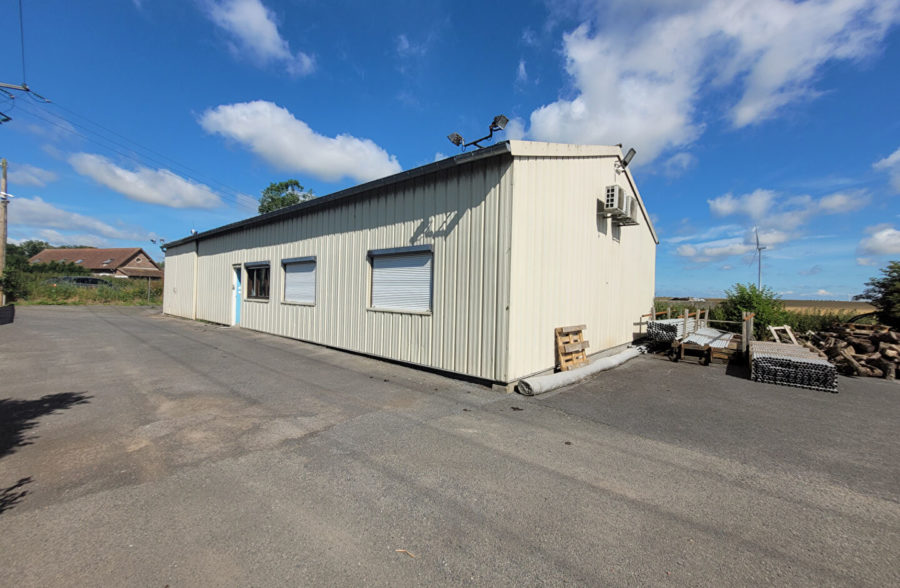 HANGAR COMMERCIAL/DE STOCKAGE avec bureaux