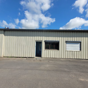 HANGAR COMMERCIAL/DE STOCKAGE avec bureaux