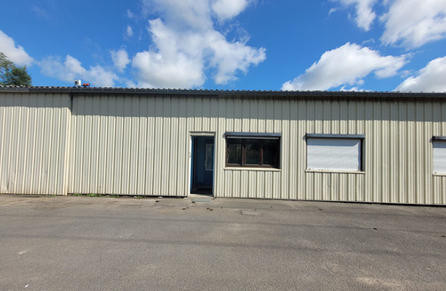 HANGAR COMMERCIAL/DE STOCKAGE avec bureaux