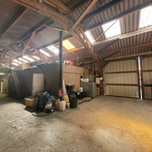 HANGAR COMMERCIAL/DE STOCKAGE avec bureaux