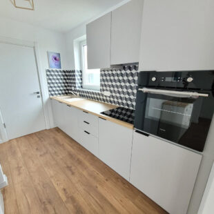GROFFLIERS , Chalet neuf  3 chambres ,vendu meublé ,  en frais de notaire réduits , avec piscine chauffée !!