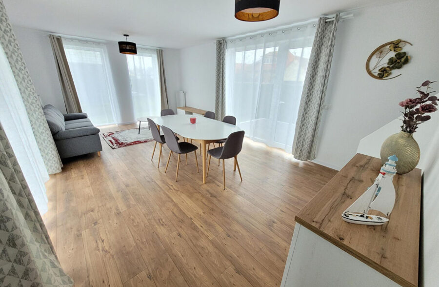 GROFFLIERS , Chalet neuf  3 chambres ,vendu meublé ,  en frais de notaire réduits , avec piscine chauffée !!