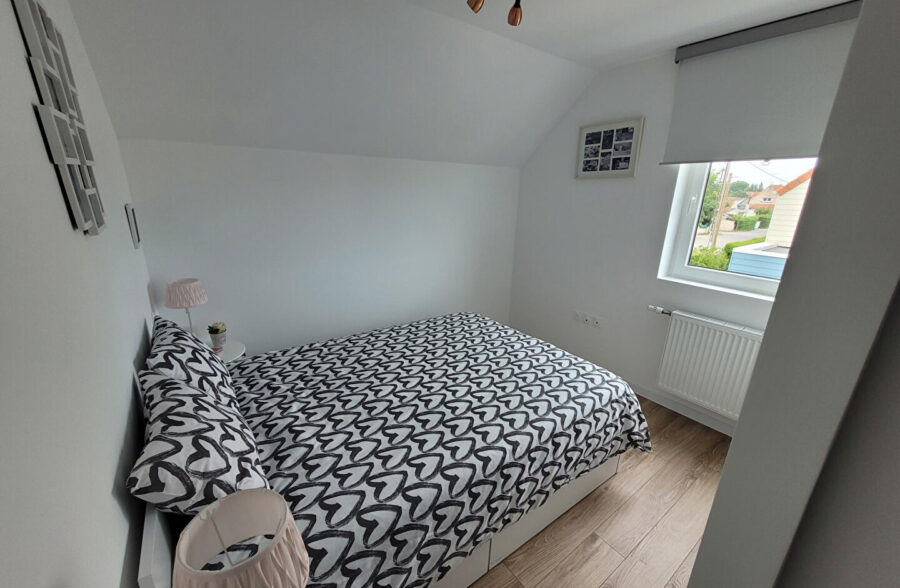 GROFFLIERS , Chalet neuf  3 chambres ,vendu meublé ,  en frais de notaire réduits , avec piscine chauffée !!