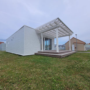 GROFFLIERS , Chalet neuf de plain pied 3 chambres , en frais de notaire réduits , avec piscine chauffée !!