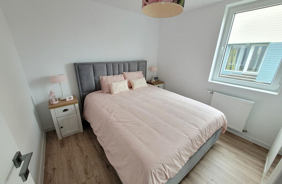GROFFLIERS , Chalet neuf de plain pied 3 chambres , en frais de notaire réduits , avec piscine chauffée !!