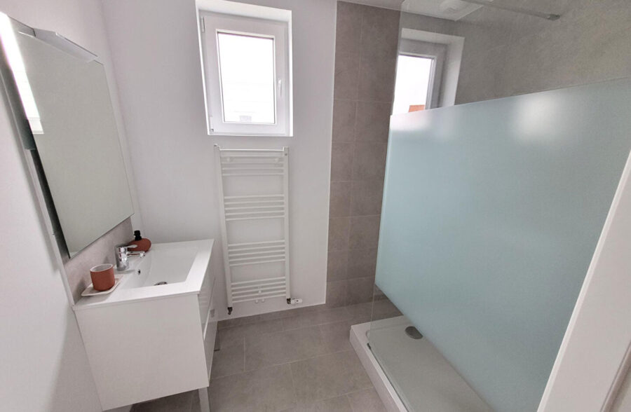 GROFFLIERS , Chalet neuf de plain pied 3 chambres , en frais de notaire réduits , avec piscine chauffée !!