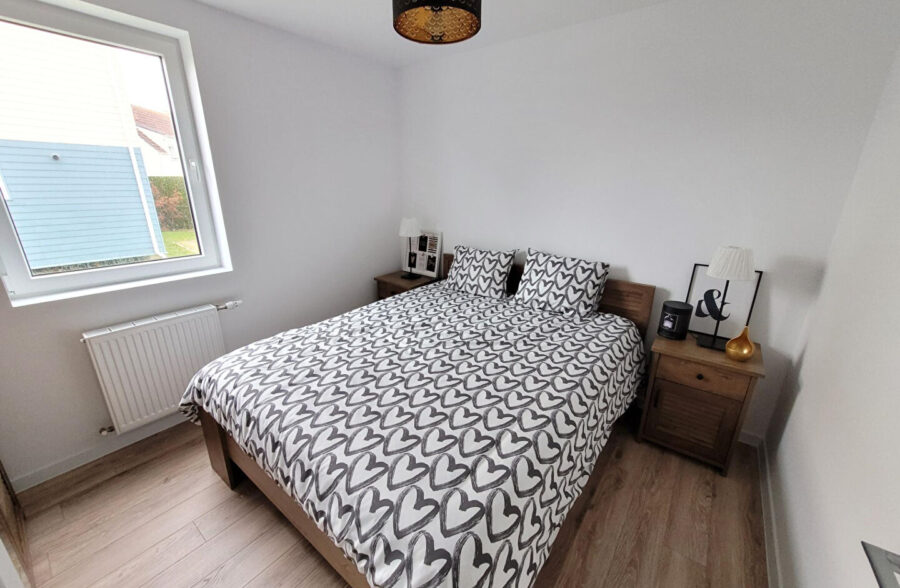 GROFFLIERS , Chalet neuf de plain pied 3 chambres , en frais de notaire réduits , avec piscine chauffée !!