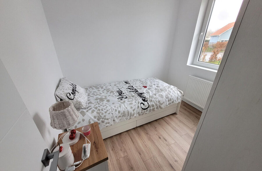 GROFFLIERS , Chalet neuf de plain pied 3 chambres , en frais de notaire réduits , avec piscine chauffée !!
