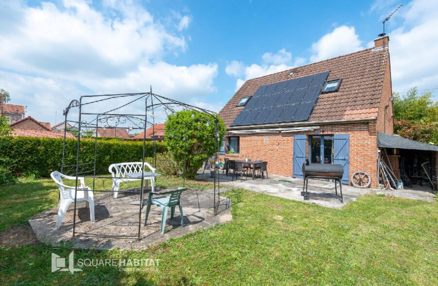 Maison individuelle,3 chambres, bureau, jardin et garage.