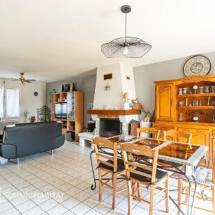 Maison individuelle,3 chambres, bureau, jardin et garage.