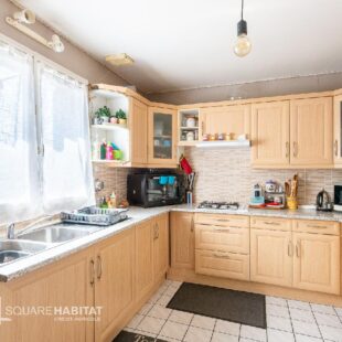 Maison individuelle,3 chambres, bureau, jardin et garage.