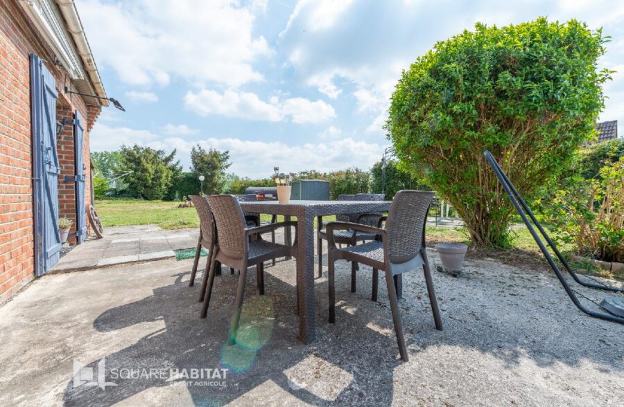 Maison individuelle,3 chambres, bureau, jardin et garage.