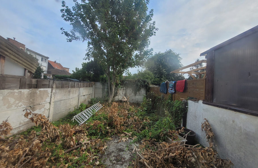 Secteur égalité, Large maison offrant 4 chambres et jardin.